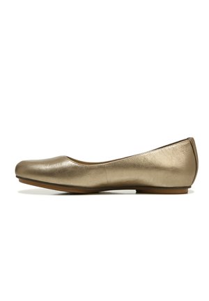 Goldmetallische Ballettschuhe mit runder Zehenform und flachem Absatz, ausgestattet mit einer strukturierten Lederoberfläche und einem glatten Innenfutter.
