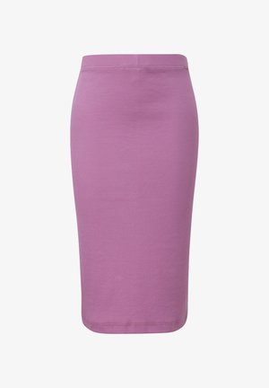 Jupe crayon violette à côtes, fabriquée en tissu extensible, présentant une silhouette ajustée et une longueur sous le genou avec une taille simple.