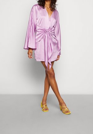 Koktejlové šaty / šaty na párty - purple