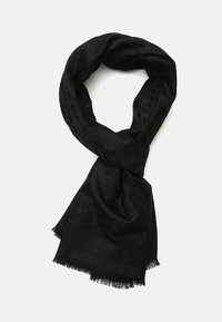 Sort tørklæde med et subtilt blomstermønster, lavet af blødt stof, med frynsede kanter og et draperet design.