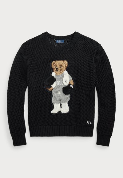 Sweater de malha preta com um urso vestido em um traje cinza, luvas e botas brancas. Inclui o texto "Polo" e detalhes em bordado "RL".