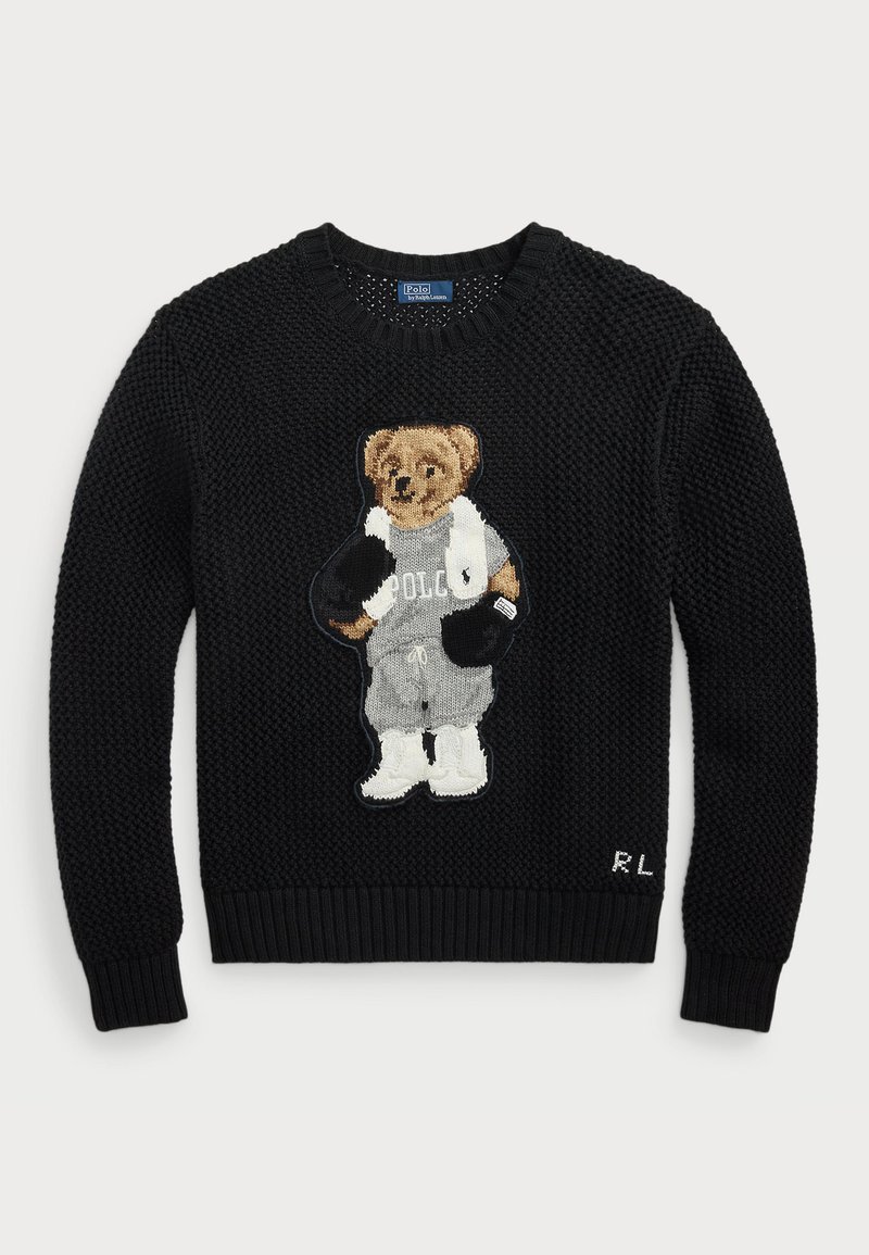 Sort strikket sweater med en bjørn i gråt tøj, der bærer vanter og hvide støvler. Inkluderer "Polo"-tekst og "RL"-broderi detaljer.