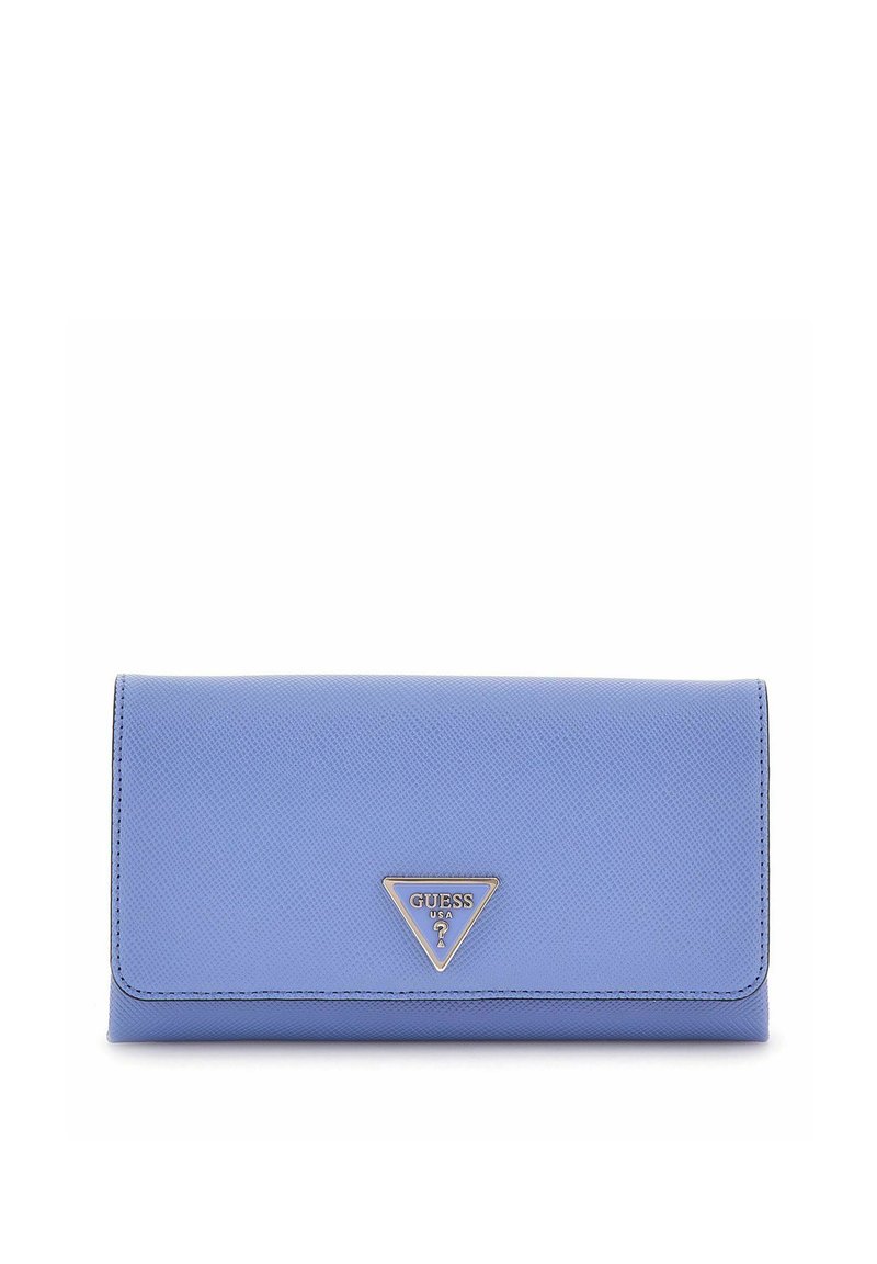 Portefeuille texturé bleu avec un logo métallique triangulaire, doté d'une fermeture à pression et d'un design minimaliste. Fini lisse, forme rectangulaire compacte.