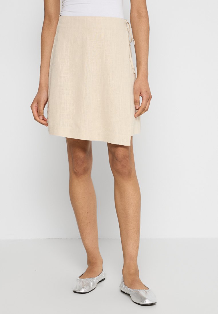 Selected Femme Wikkelrok beige