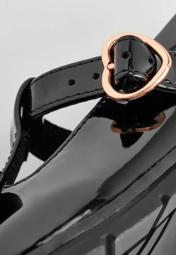 SCHOOL JUNIOR BOW WIDE FIT – Riemchenballerina