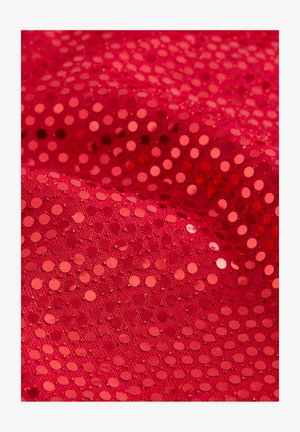 Röd paljettyg med en strukturerad bakgrund och stora, glänsande cirkulära paljetter som är jämnt fördelade för extra glans.