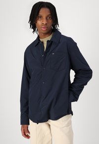 Tommy Hilfiger PACKABLE SHIRT JACKET - Light jacket - desert sky