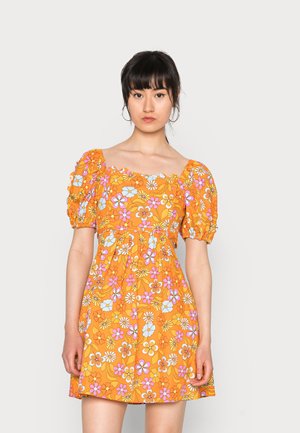 SCALLOP EDGE EMPIRE DRESS - Cocktail dress / Party dress - tan bright