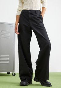 Carhartt WIP PANT - Kalhoty - black
