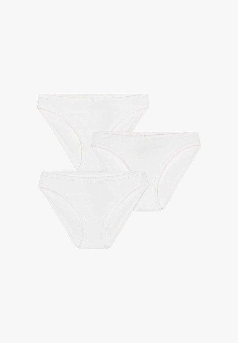 Tre paia di mutande di cotone bianche con una superficie liscia, con un taglio bikini classico e bordi cuciti. Nessun motivo o decorazione visibili.