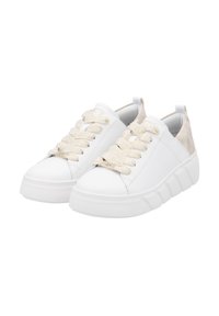 Baskets blanches avec des accents beiges texturés, dotées d'un bout rond, d'une épaisse semelle blanche et de lacets beiges. Tige en cuir lisse et design minimal.