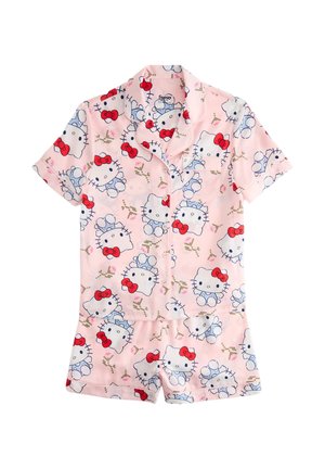 Różowy zestaw piżamowy z krótkim rękawem z twarzami Hello Kitty z czerwoną kokardką i małymi ozdobnymi wzorami rozrzuconymi na bluzce i szortach.