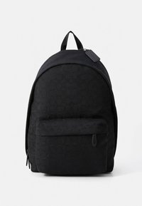 Musta reppu kestävästä kankaasta, jossa on teksturoitu kuvio. Varustettu etukäytävävetoketjutaskulla ja yläkahvalla kätevää kantamista varten.