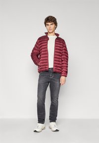 Tommy Hilfiger PACKABLE - Jachetă subțire - deep rouge