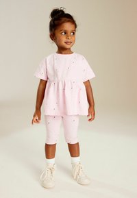 Next - SHORT SLEEVE EMPIRE REGULAR FIT - Potiskana majica - pink fairy Miniaturna slika 1