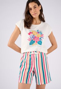 Witte top met korte mouwen en een bloemenprint in heldere kleuren; meerkleurige gestreepte shorts met een trekkoord in de taille; casual, comfortabele pasvorm.