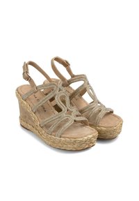 Beige wedge sandalen met een geweven jute basis, voorzien van metalen accenten en decoratieve banden. Open teen ontwerp met verstelbare enkelbandjes.