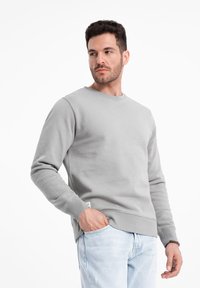 Ombre Sweater - grey