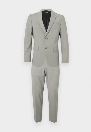 Grau Anzug aus strukturiertem Stoff. Besteht aus einem Zwei-Knopf-Blazer mit Reverskragen, flachen Front-Hosen und subtilen Details an den Fronttaschen.