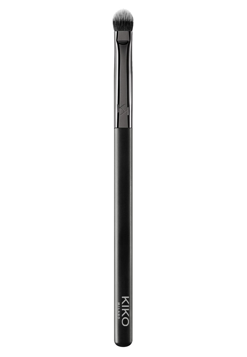 KIKO Milano Make-up-Pinsel mit elegantem, mattem schwarzen Griff, flachem Borstenkopf und weichen weißen Synthetikfasern. Ideal für präzise Anwendung.
