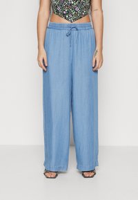 Vero Moda Petite VMBREE LONG LOOSE PANTS  - Auduma bikses - medium blue