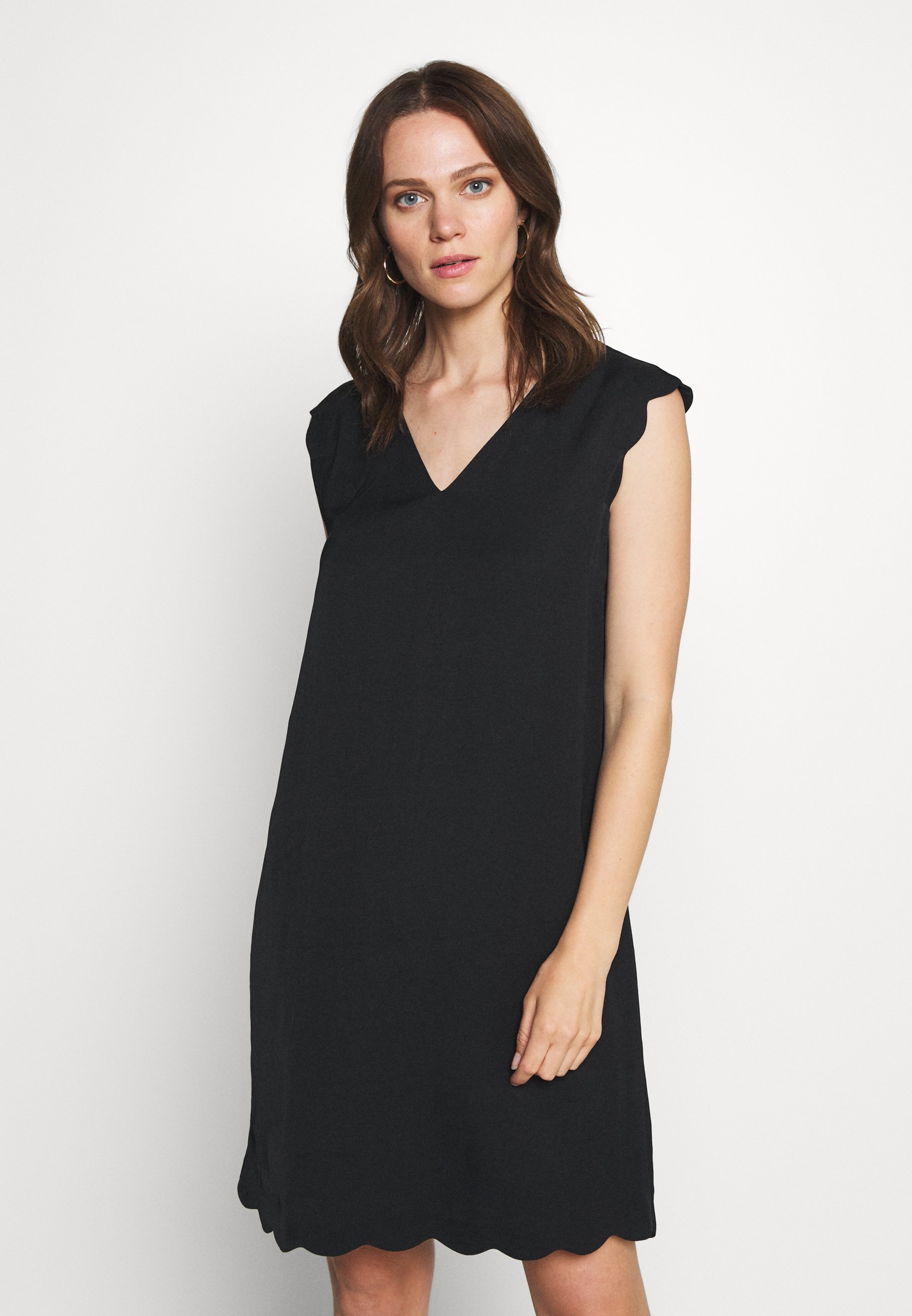 robe noire esprit