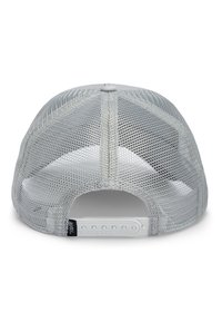 Cappello trucker grigio in rete con chiusura a scatto in plastica, dotato di un sottocappa bianco e un'etichetta nera sul lato, che mostra un design traspirante.