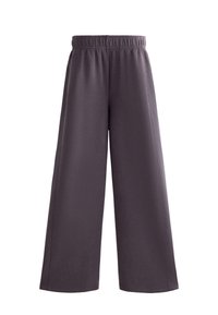 Kalhoty širokého střihu z tmavě šedé látky s elastickým pasem. Hladký povrch a žádné viditelné vzory ani kovové detaily.