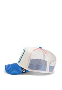 Gorra trucker azul y blanca con visera curvada, parte trasera de malla y un parche rectangular en la parte frontal con un diseño. Costuras en contraste visibles.