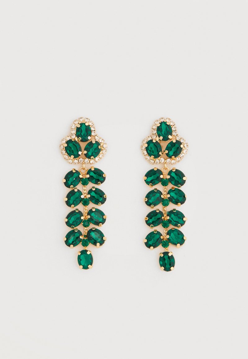 Σκουλαρίκια κρεμαστά σε χρυσό τόνο με πολλούς οβάλ πράσινους πολύτιμους λίθους και μικρούς διαφανείς κρυστάλλους που περιβάλλουν την κορυφαία ομάδα.