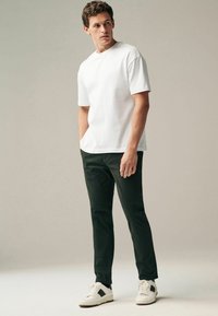 Next SLIM FIT STRETCH - Chino - dark green