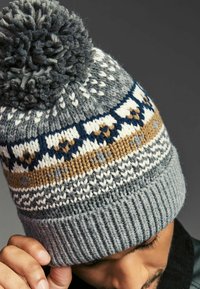 Next FAIRISLE LINED BOBBLE - REGULAR FIT - Kootud müts - grey