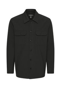 Chemise noire à manches longues avec deux poches poitrine boutonnées et un col pointu, présentée sur fond blanc.