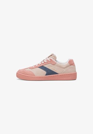 Baskets en daim rose clair et beige avec un accent bleu marine. Dotées d'une semelle en caoutchouc texturé et de lacets blancs. Logo sur le côté.