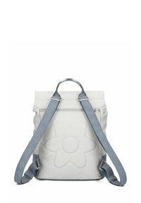 Sac à dos en cuir gris avec un motif floral cousu. Il dispose de bretelles bleues réglables et d'une poche zippée à l'arrière.