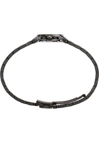 Sort metal armbåndsur med en glat, skinnende finish, rund urkase, ledet lænke og spænde. Har et minimalistisk design med en ensartet form.