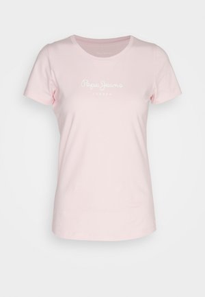 Sile roosa lühikeste varrukatega T-särk, mis on valmistatud pehmest puuvillast. Omab ümarat kaelust ning keskel rinnal on valge "Pepe Jeans London" logo.