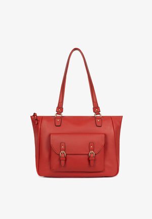 Rode leren schoudertas met lange handvatten, voorvak met klep en twee gespbanden, en ritssluiting.