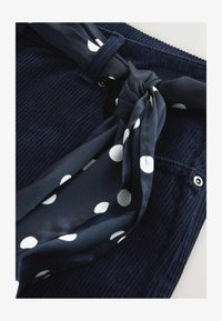 Kijelölve, navy blue