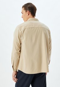 Koton CLASSIC - Skjorter - beige