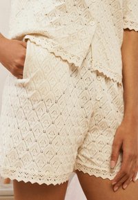Laura Ashley POINTELLE LOUNGE - REGULAR FIT - Pidžamas apakšdaļa - cream