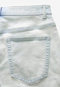 Next REGULAR FIT - Farmer rövidnadrágok - bleach denim