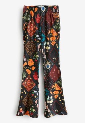 Laiad püksid, millel on erksate mustrite segu, sisaldades lille- ja loomamotiive mustal taustal. Mugavust tagab elastne vöökoht.