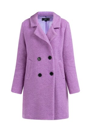 Manteau en polaire violet à double boutonnage avec col cranté, boutons noirs, poches latérales et manches longues. Texture lisse et design mi-long.