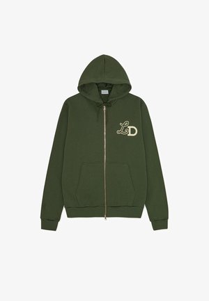 Oliven grøn zip-up hoodie med snoretræk, frontlommer, ribbede manchetter og et guld "LD" logo på venstre bryst. Stoffet er en blanding af bomuld.