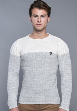 CARISMA RUNDHALS MIT LOGOPATCH - Pullover - weiß