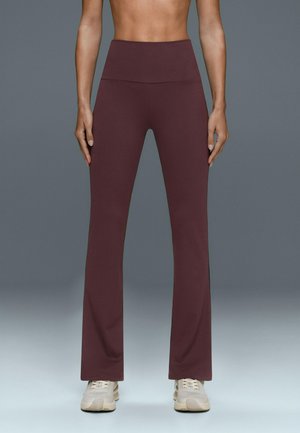 OYSHO, HIGH-RISE COMFORTLUX FLARE TROUSERS - Legging (type pantalon) - burgundy