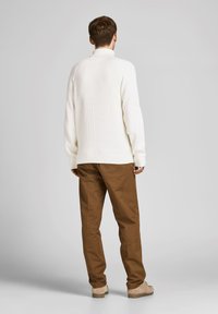 Jack & Jones JJPANNEL ROLL NECK - Pullover - cloud dancer