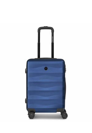 Blauwe harde koffer met golfpatroon, vier wielen en een uitschuifbare zwarte telescopische handgreep.
