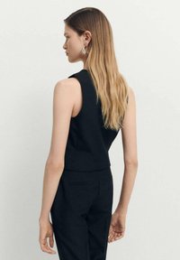 Mango JORDAN - Strukirani kaput - black